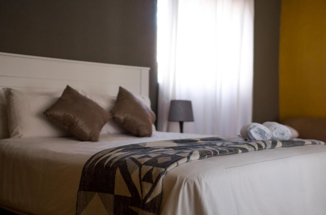 Seroloana Guest House Rustenburg Bagian luar foto