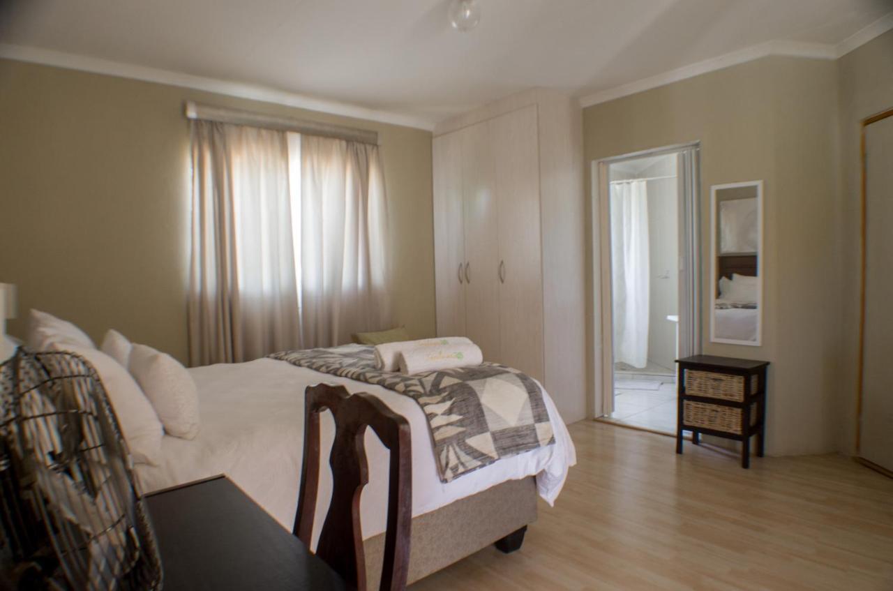 Seroloana Guest House Rustenburg Bagian luar foto