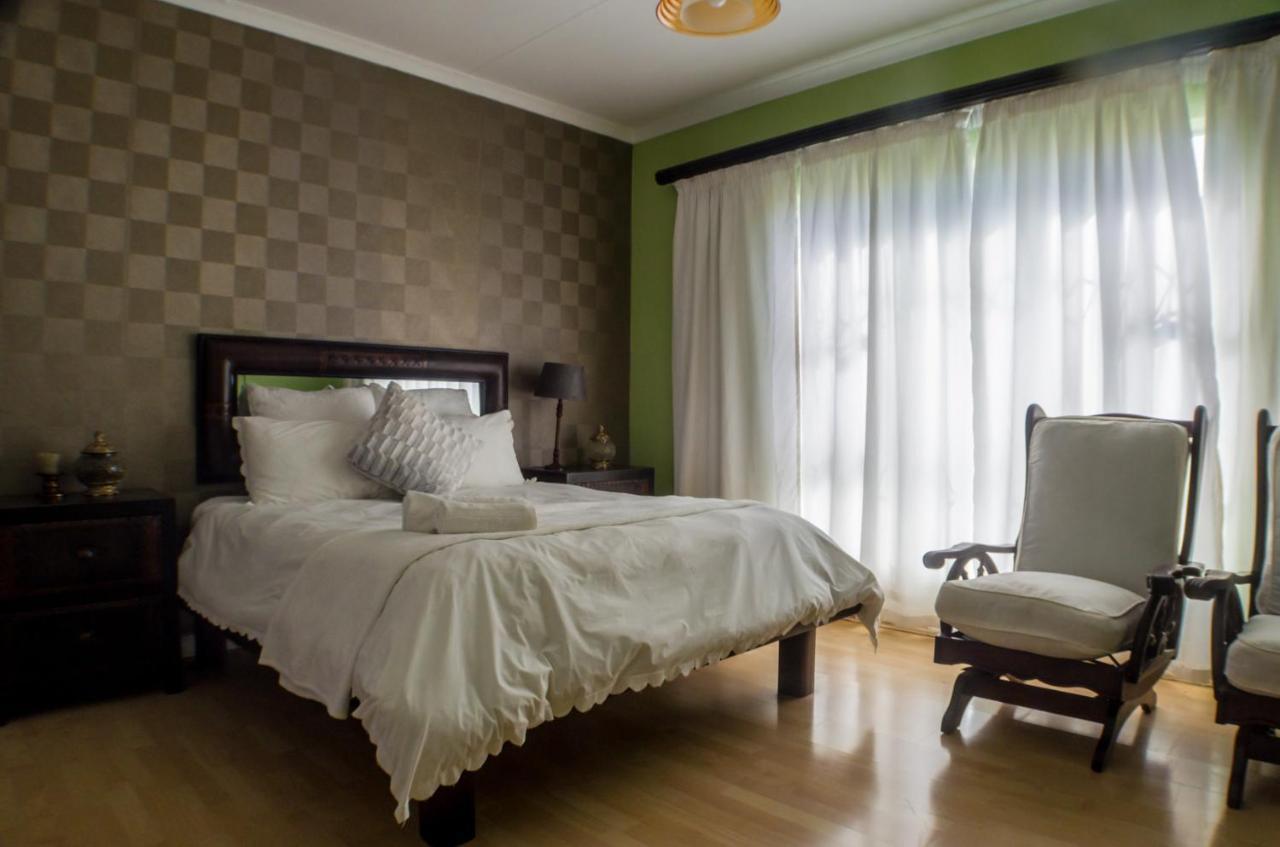Seroloana Guest House Rustenburg Bagian luar foto