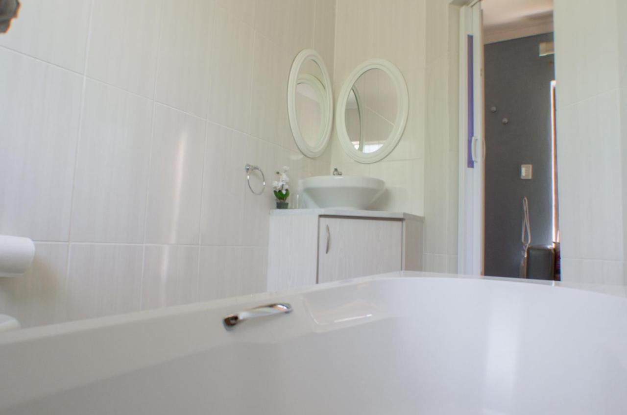 Seroloana Guest House Rustenburg Bagian luar foto