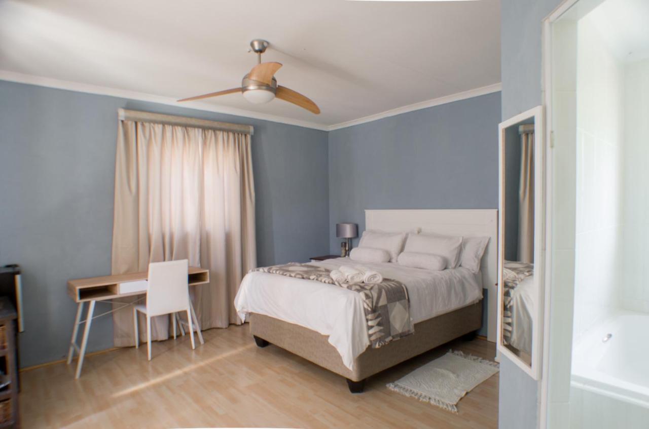 Seroloana Guest House Rustenburg Bagian luar foto