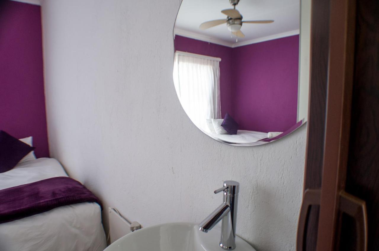 Seroloana Guest House Rustenburg Bagian luar foto