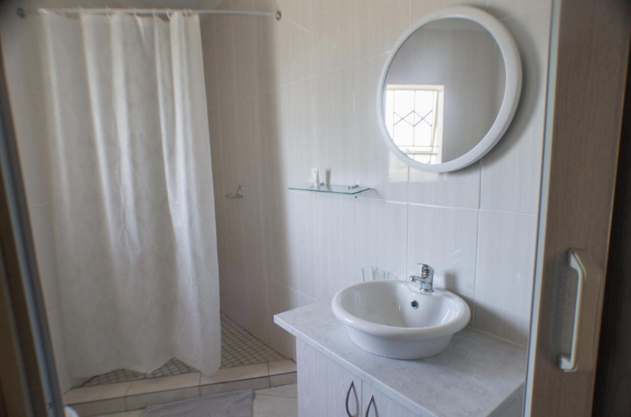 Seroloana Guest House Rustenburg Bagian luar foto