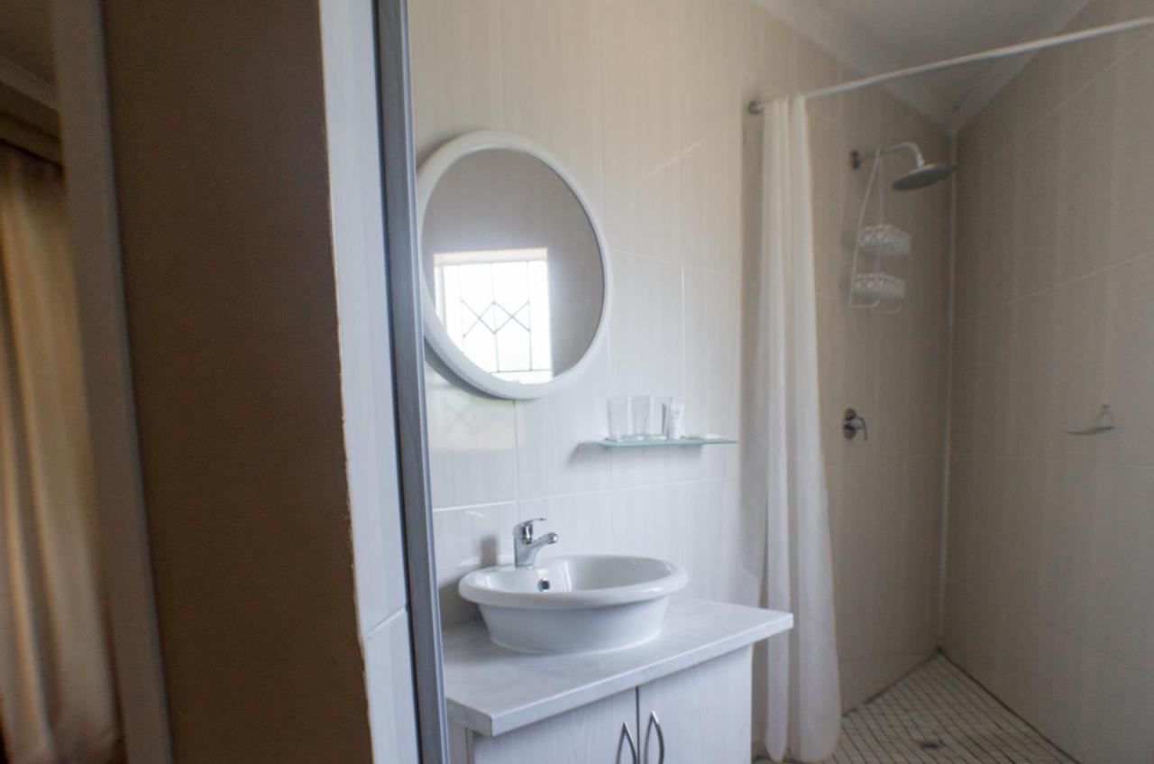 Seroloana Guest House Rustenburg Bagian luar foto