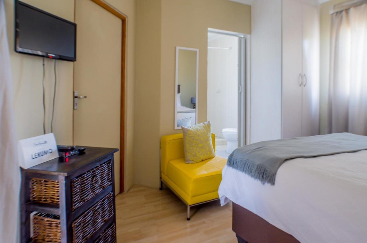 Seroloana Guest House Rustenburg Bagian luar foto