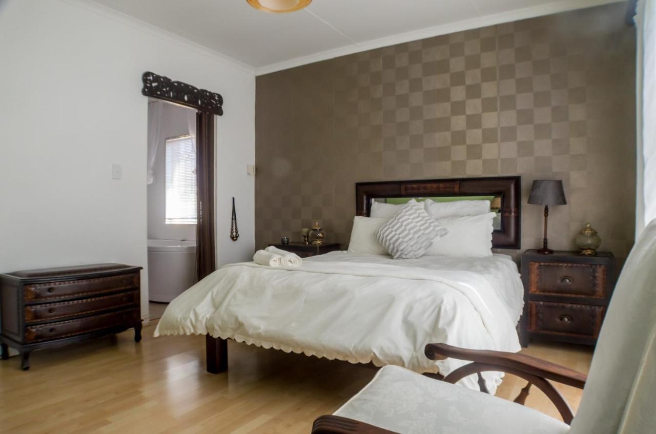Seroloana Guest House Rustenburg Bagian luar foto