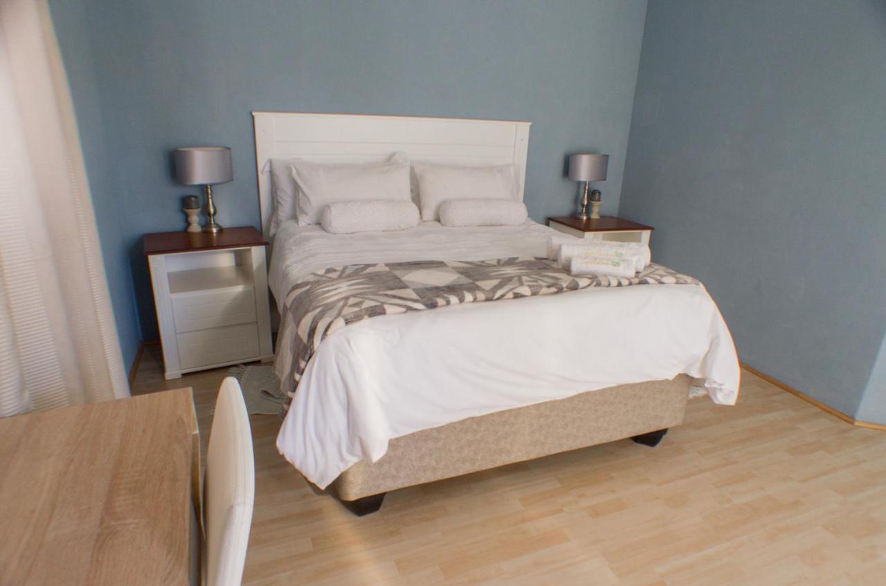 Seroloana Guest House Rustenburg Bagian luar foto