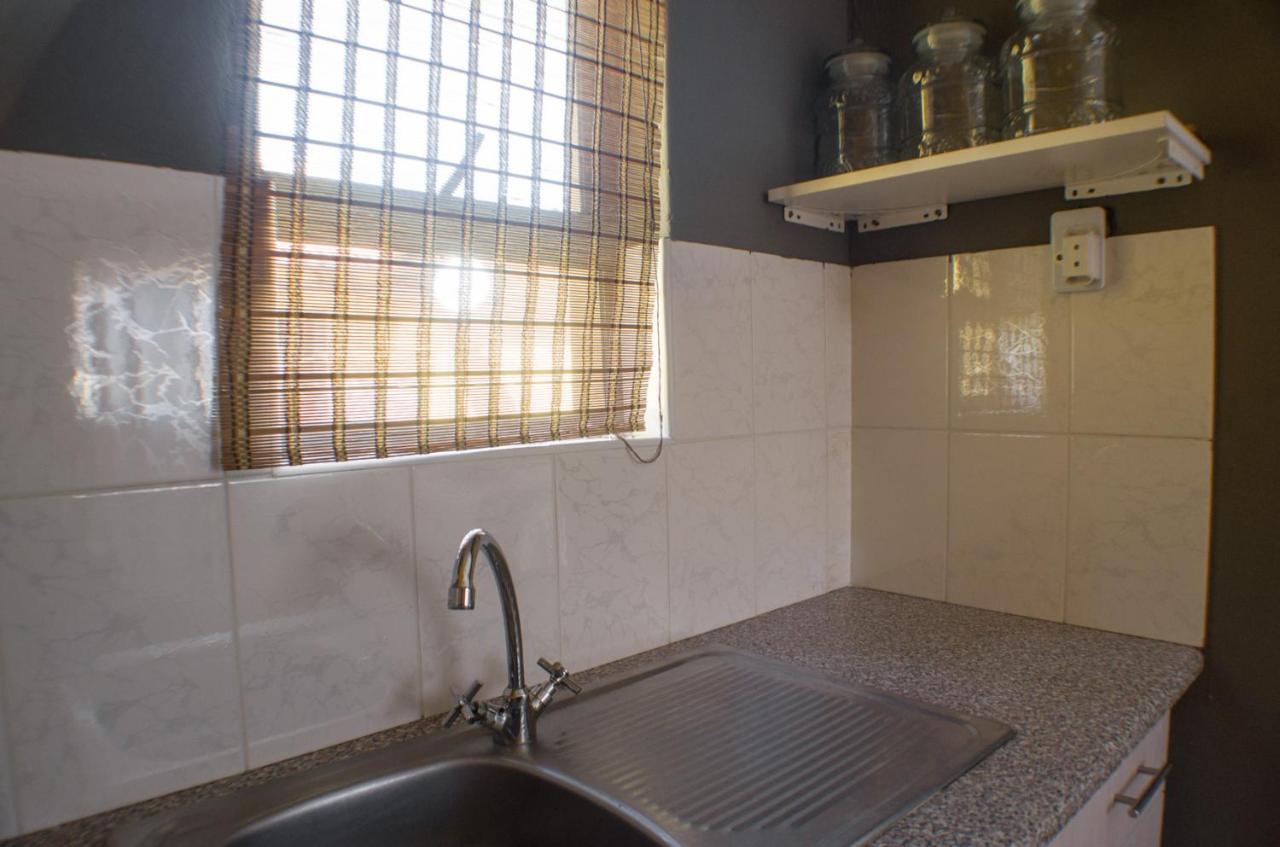 Seroloana Guest House Rustenburg Bagian luar foto