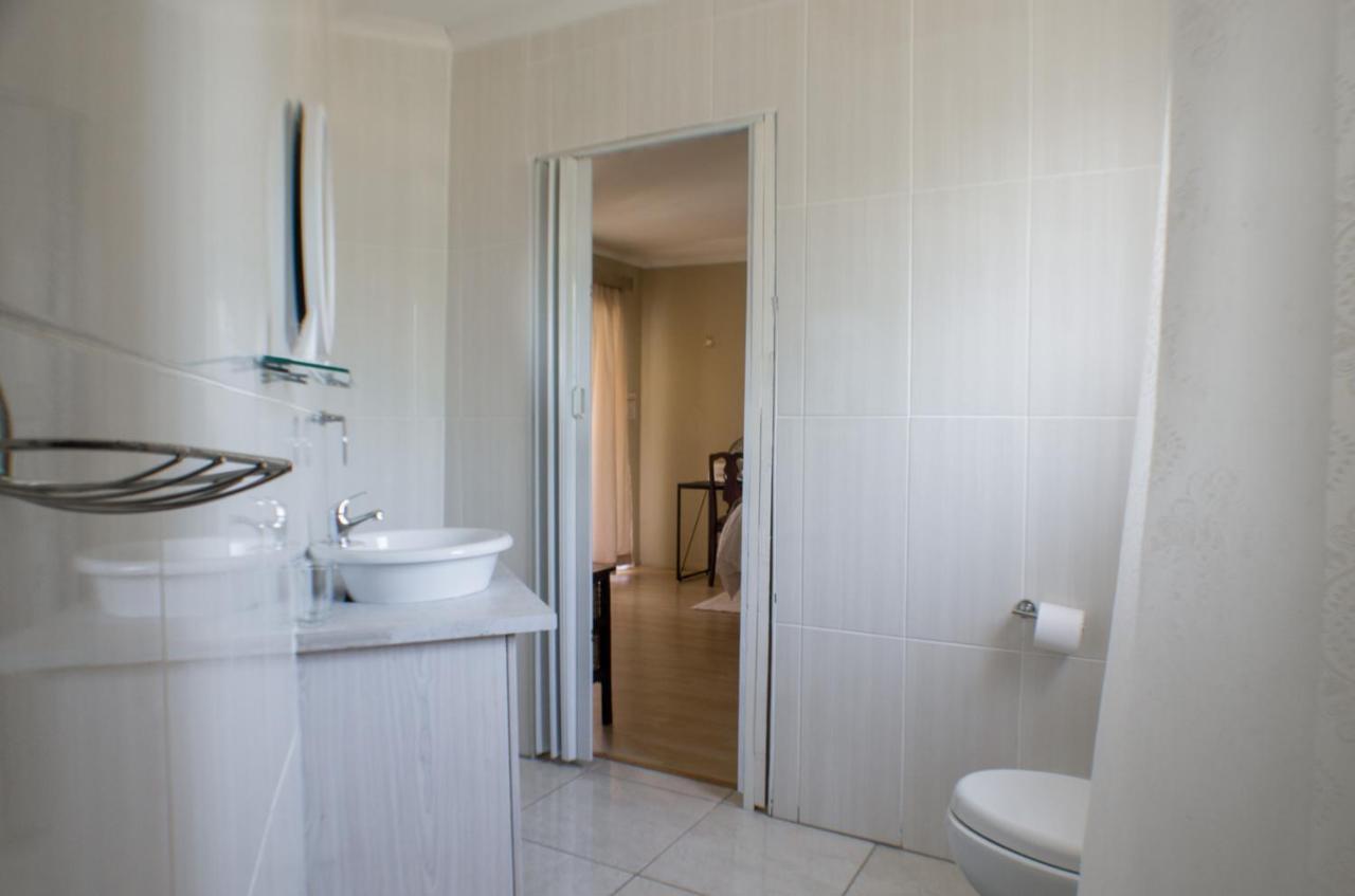 Seroloana Guest House Rustenburg Bagian luar foto