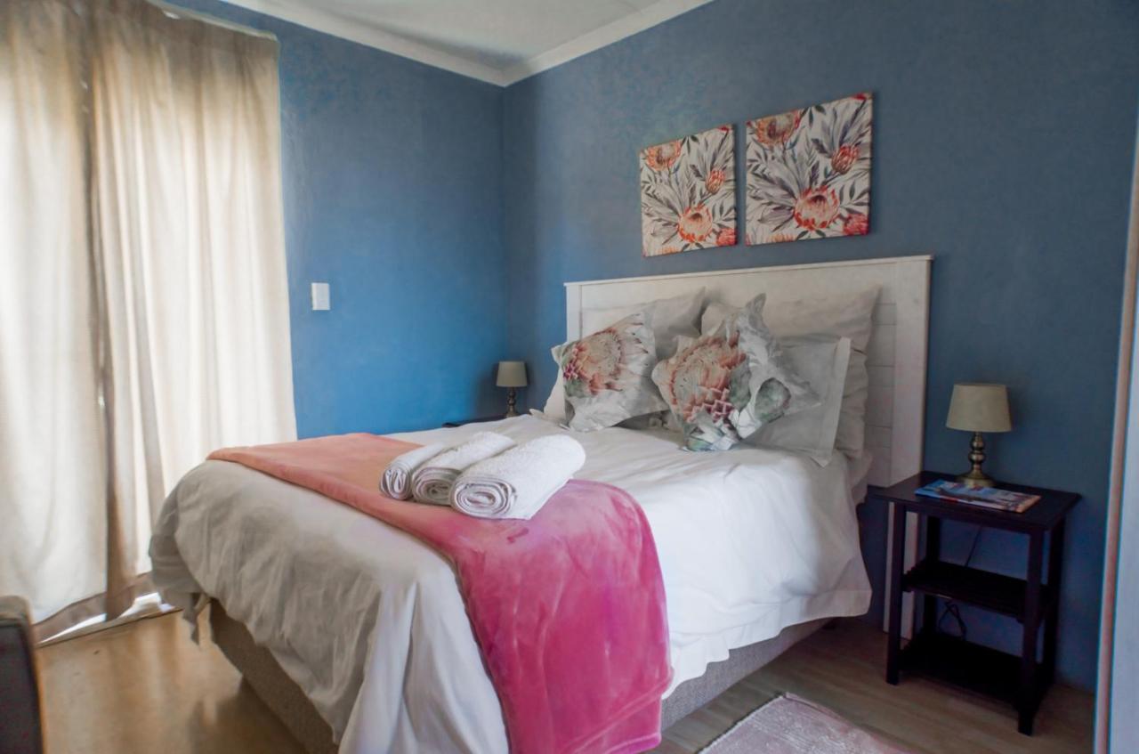 Seroloana Guest House Rustenburg Bagian luar foto