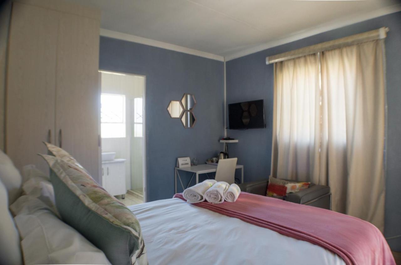 Seroloana Guest House Rustenburg Bagian luar foto